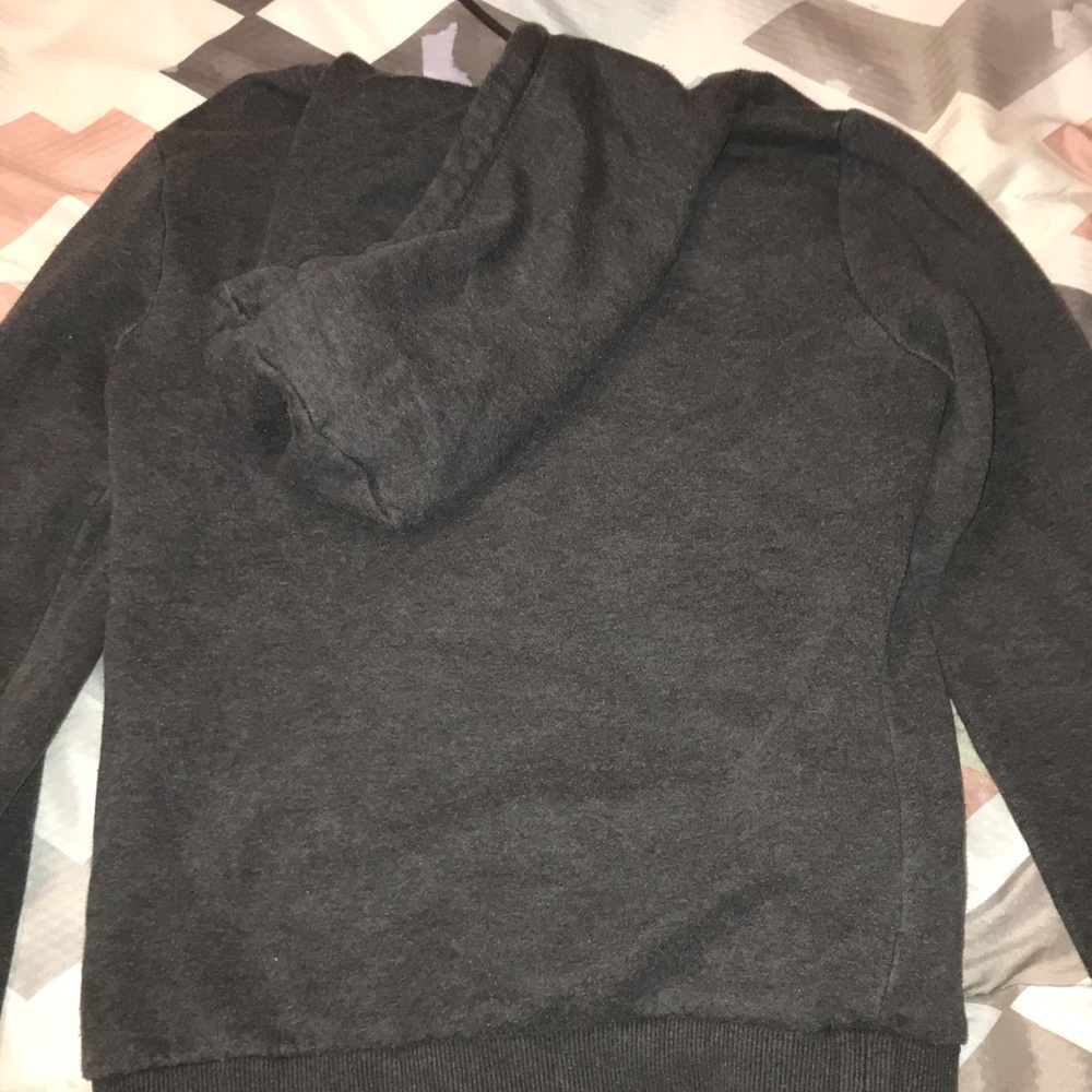 I’m selling a puma sweatshirt